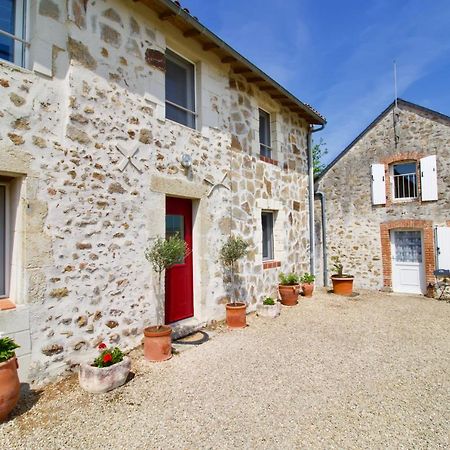 O Trois Oliviers Bed & Breakfast Louin Екстериор снимка