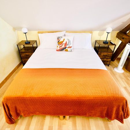 O Trois Oliviers Bed & Breakfast Louin Екстериор снимка