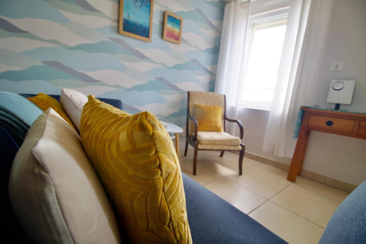 O Trois Oliviers Bed & Breakfast Louin Екстериор снимка