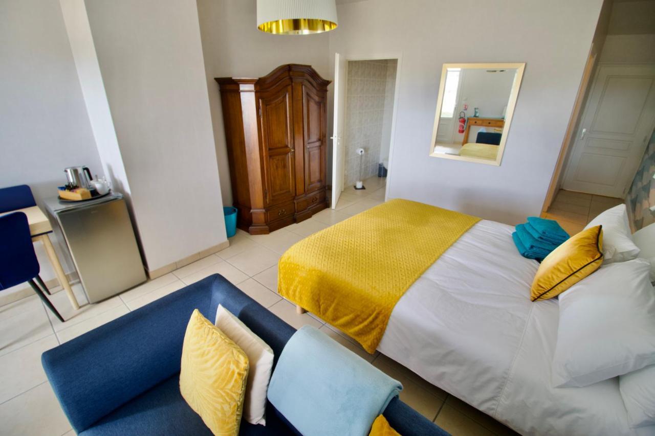 O Trois Oliviers Bed & Breakfast Louin Екстериор снимка