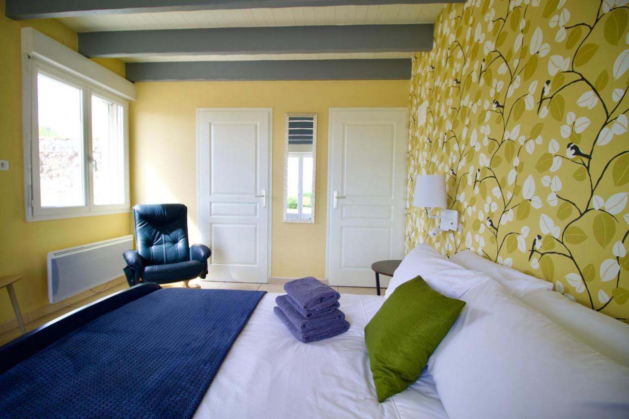 O Trois Oliviers Bed & Breakfast Louin Екстериор снимка