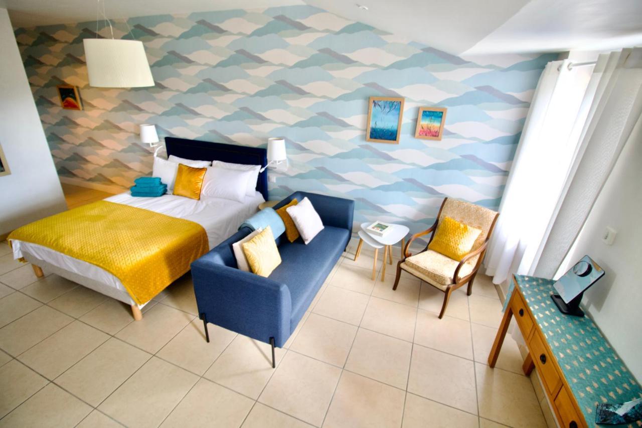 O Trois Oliviers Bed & Breakfast Louin Екстериор снимка