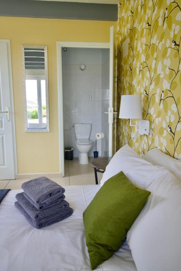 O Trois Oliviers Bed & Breakfast Louin Екстериор снимка