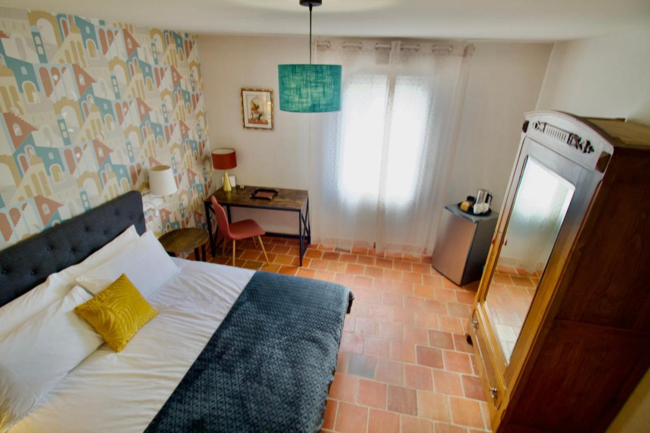 O Trois Oliviers Bed & Breakfast Louin Екстериор снимка